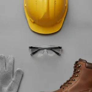 EPIs por função e setor: como capacetes, óculos, protetores auditivos, respiratórios, luvas, calçados e vestuário se aplicam a obras, restaurantes e açougues